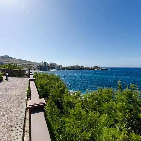Spacious Seafront - 5 Mins From Beach 公寓