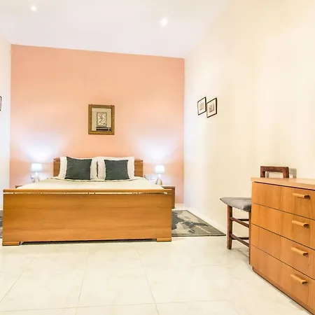 Apartment Spacious Seafront - 5 Mins From Beach *