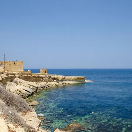 Spacious Seafront - 5 Mins From Beach *